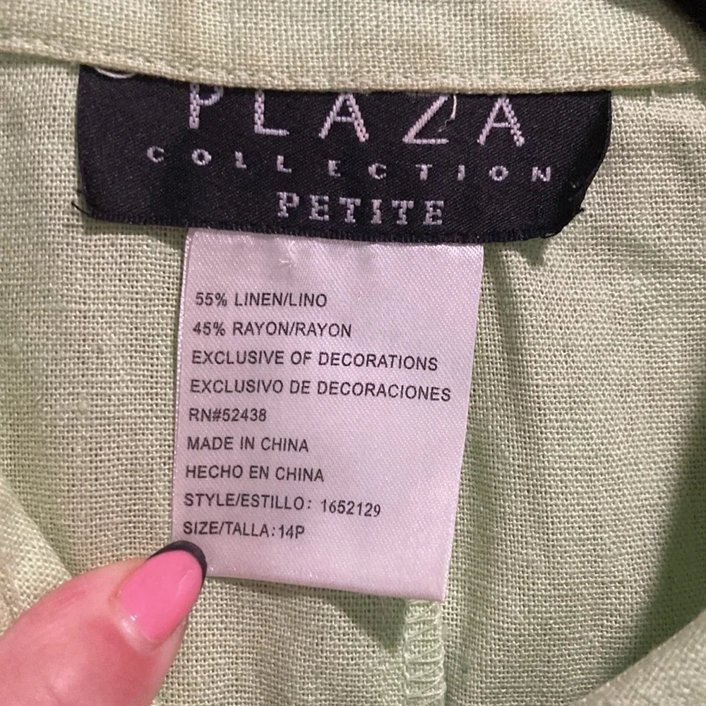 Plaza Collection Perite Button Down Sleeveless Top - Picture 3 of 6